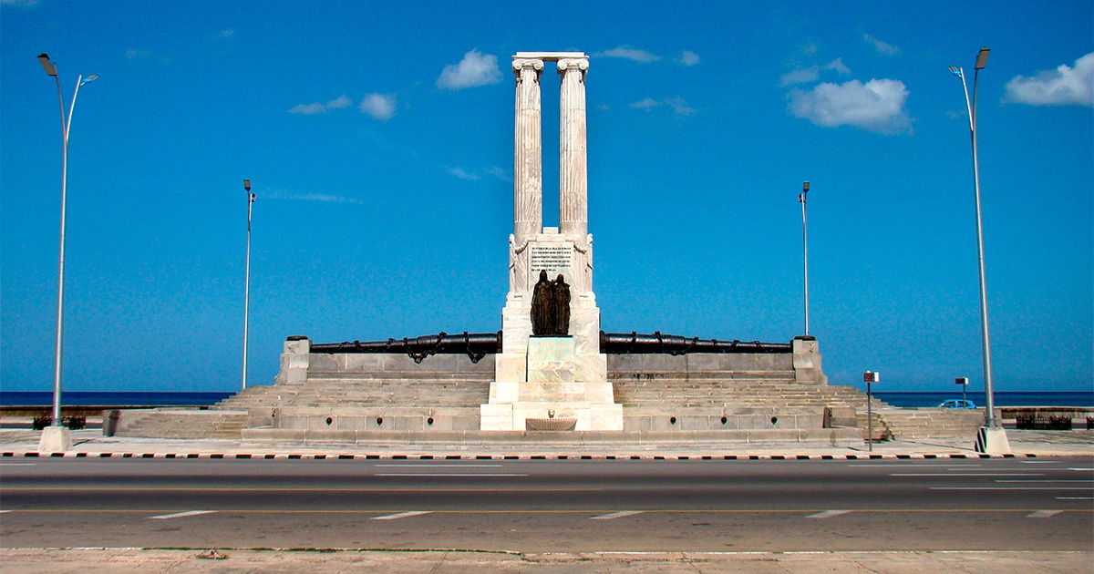 Monumento víctimas Maine