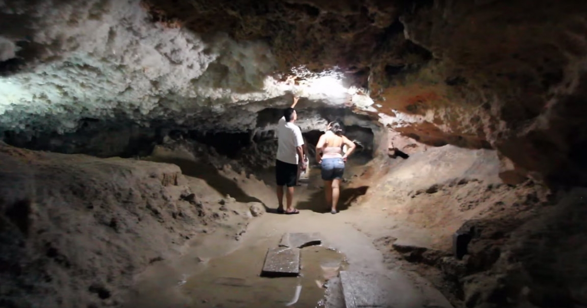 Para los espeleólogos las Cuevas son un laboratorio especial para el estudio de las fomaciones cristalinas por la variadad que posee