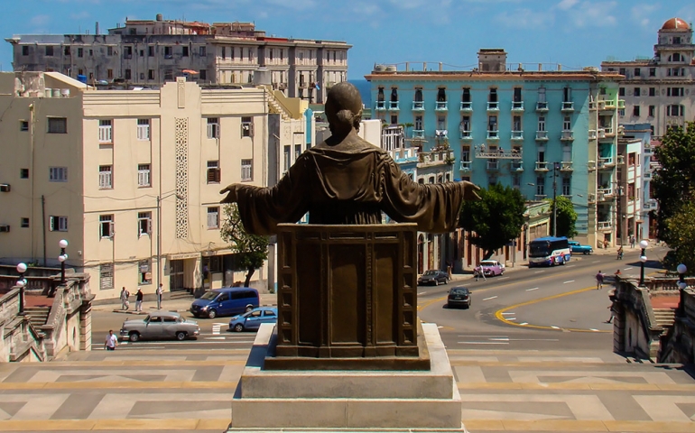Calle San Lázaro desde la universidad de La Habana